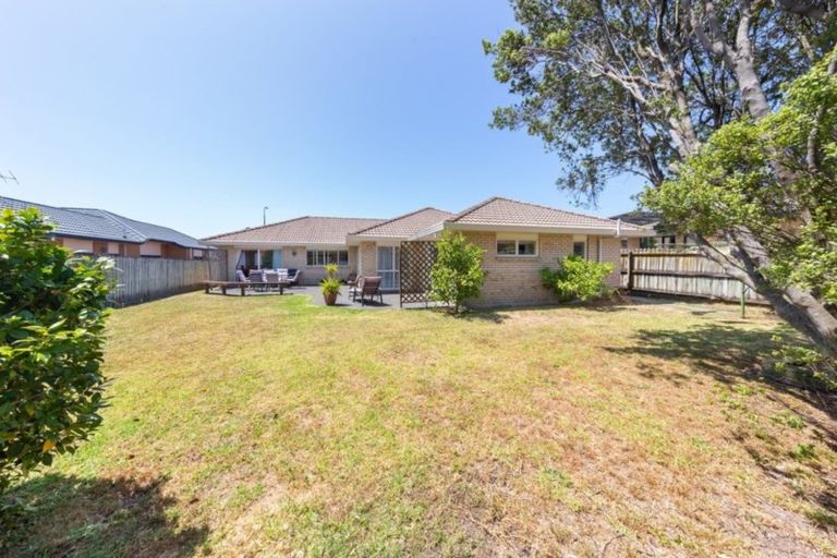 Photo of property in 13 Maghera Drive, East Tamaki Heights, Auckland, 2016