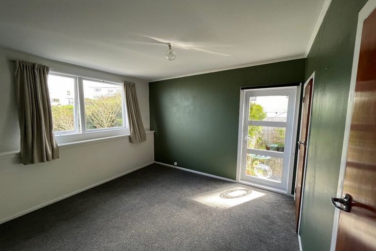 Photo of property in 1/8 Mataroa Avenue, Northland, Wellington, 6012