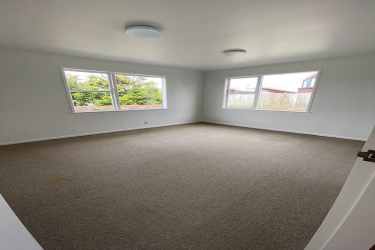 Photo of property in 1 Flint Way, Northland, Wellington, 6012
