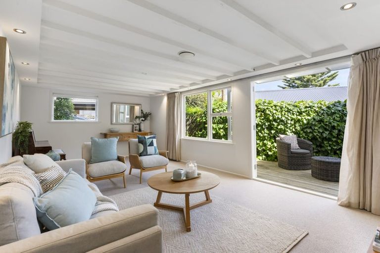 Photo of property in 8 Shanaway Rise, Hillcrest, Auckland, 0627