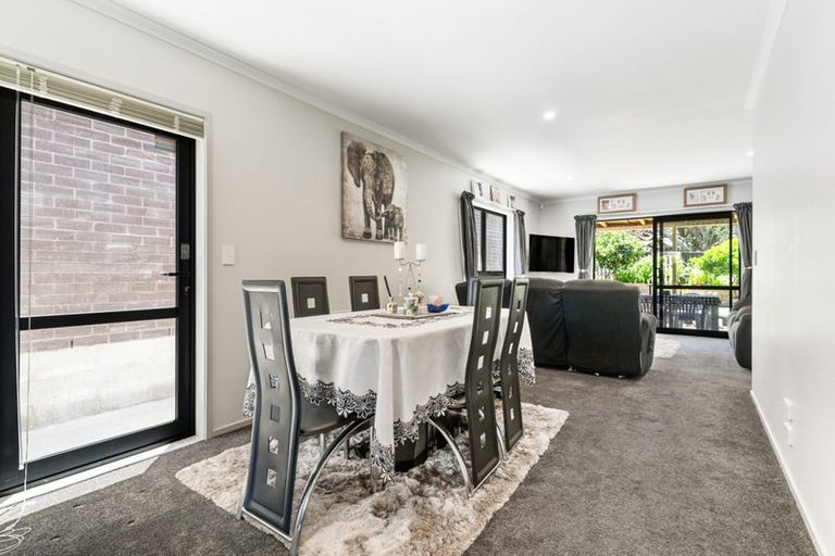 Photo of property in 24 Tutuwhatu Crescent, Weymouth, Auckland, 2103