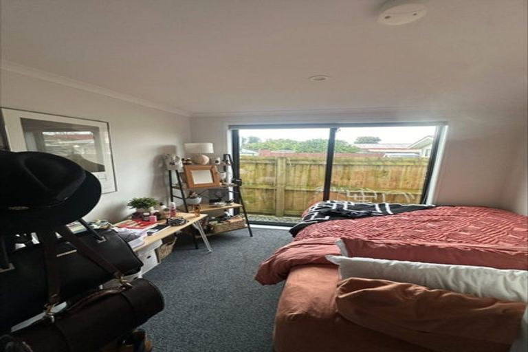 Photo of property in 7/5 Peachgrove Road, Te Atatu Peninsula, Auckland, 0610