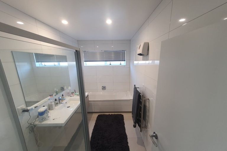 Photo of property in 23 Waituarua Drive, Takanini, 2112