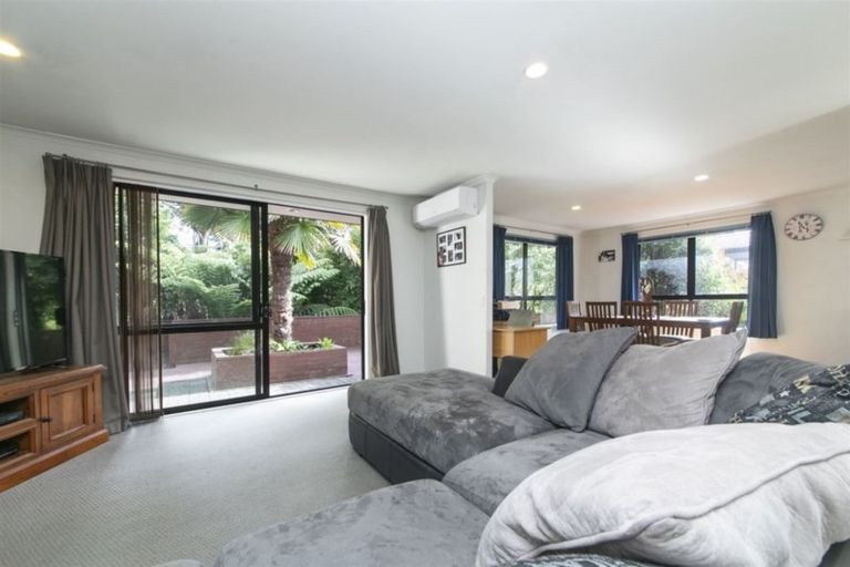 Photo of property in 37 Hewlett Road, Massey, Auckland, 0614