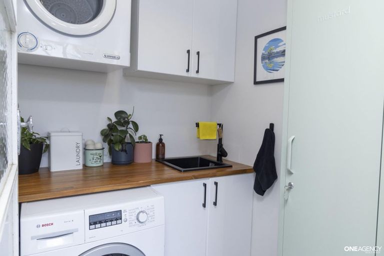 Photo of property in 22 Bartlett Grove, Tawa, Wellington, 5028