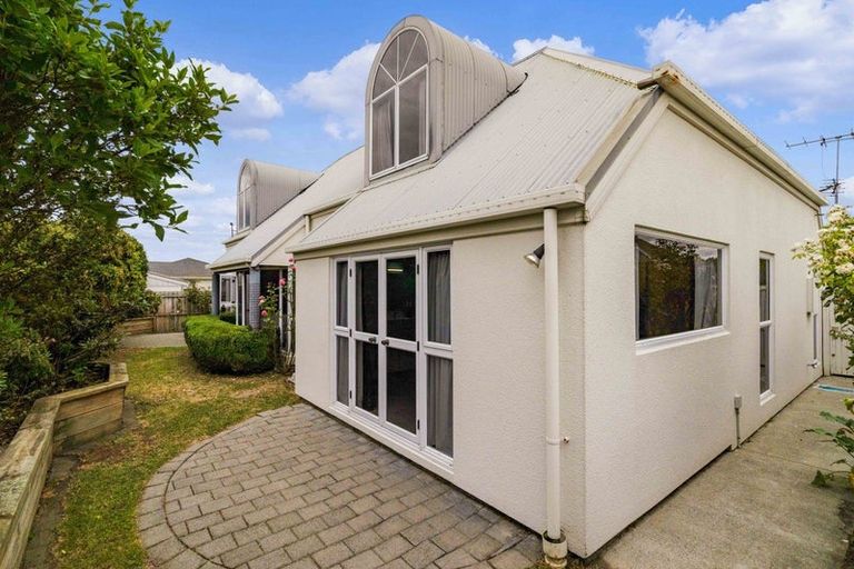 Photo of property in 4 Broadfell Avenue, Avonhead, Christchurch, 8042
