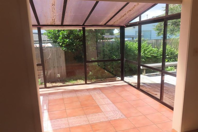 Photo of property in 2/8 Priestley Drive, Bucklands Beach, Auckland, 2014