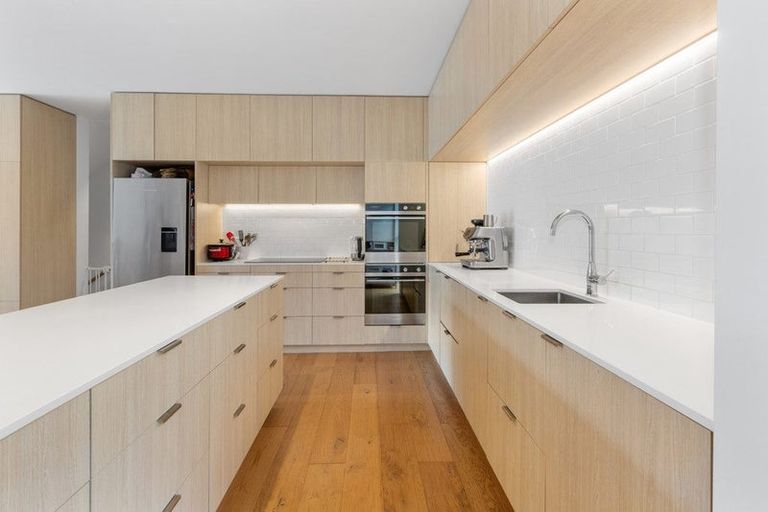 Photo of property in 5 Jean Caldwell Way, Island Bay, Wellington, 6023