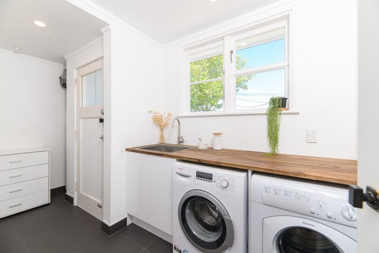 Photo of property in 11 Hill Crescent, New Lynn, Auckland, 0600