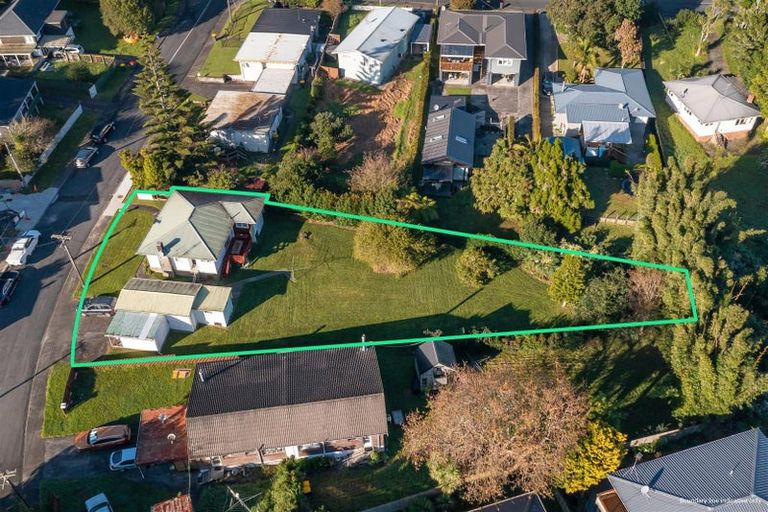 Photo of property in 4 Pomelo Road, Te Atatu South, Auckland, 0610