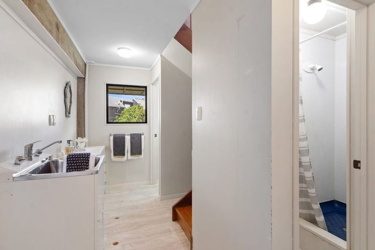 Photo of property in 7a Ellangowan Road, Waiake, Auckland, 0630