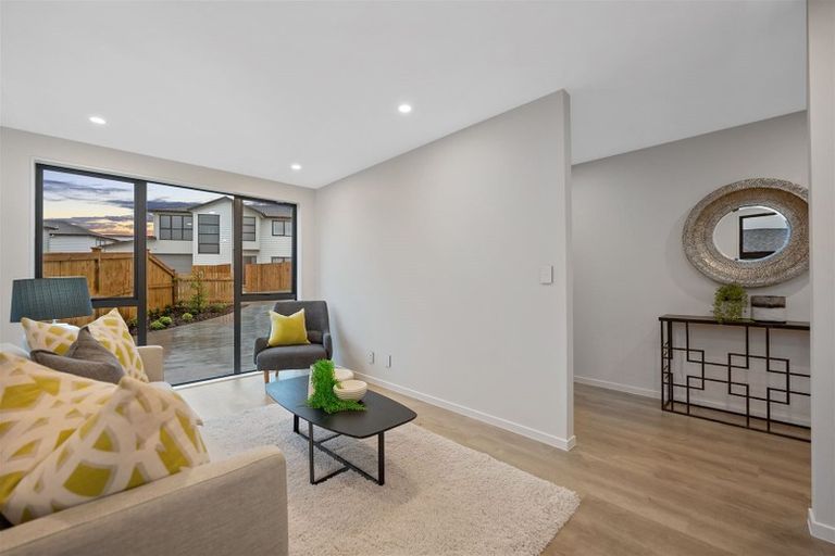 Photo of property in 4 Whale Bay Rise, Gulf Harbour, 0930