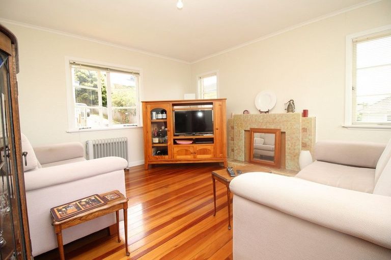 Photo of property in 37 South Lynn Road, Titirangi, Auckland, 0604