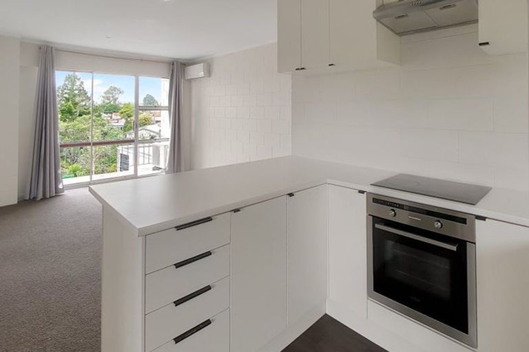 Photo of property in 15 Queen Mary Avenue, New Lynn, Auckland, 0600