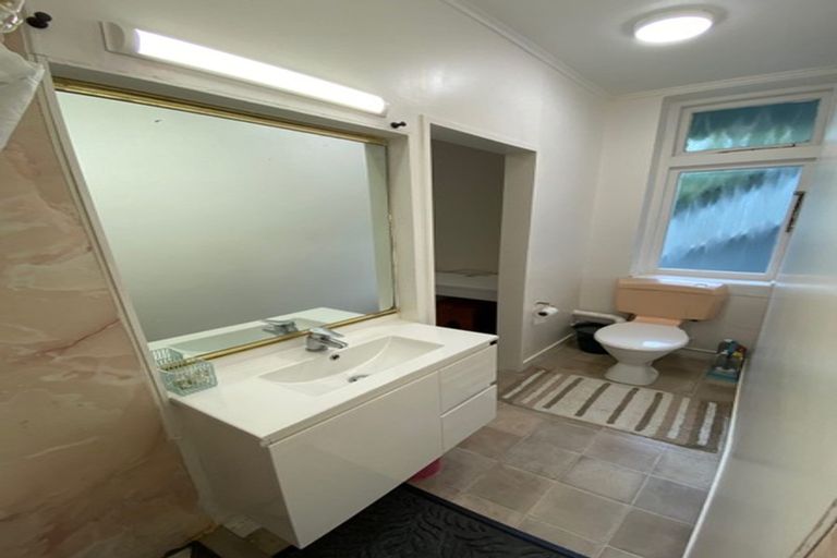 Photo of property in Carillion/the Knoll, 33 Thompson Street, Mount Cook, Wellington, 6011