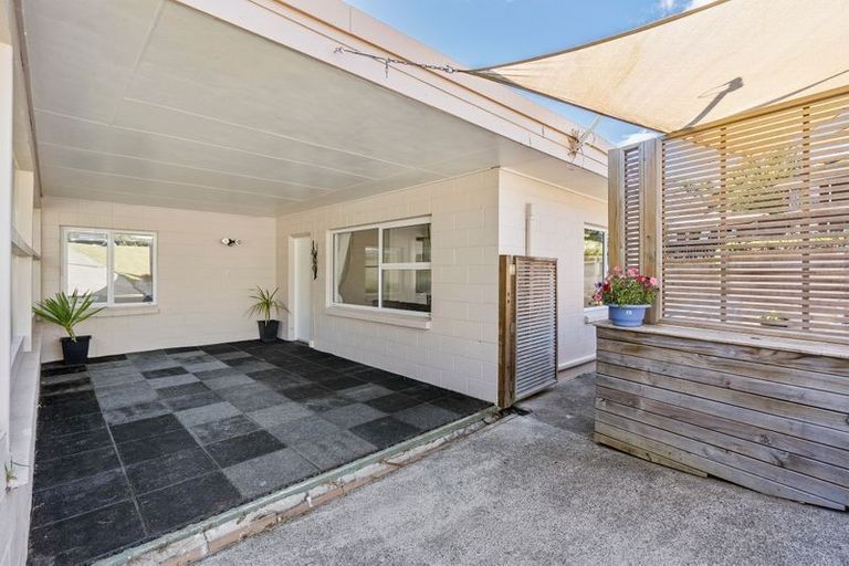 Photo of property in 1/2 Flavia Close, Torbay, Auckland, 0630