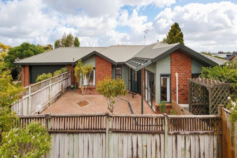 Photo of property in 127 Summerhill Drive, Fitzherbert, Palmerston North, 4410