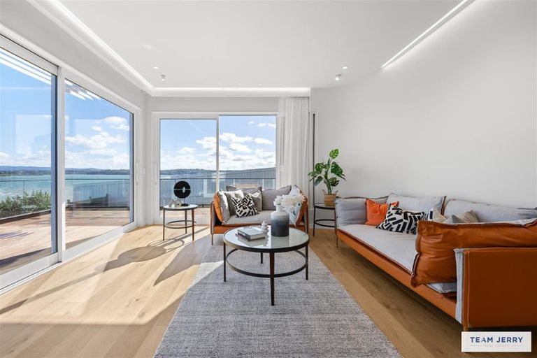 Photo of property in 4 Seawind Way, Hobsonville, 0616