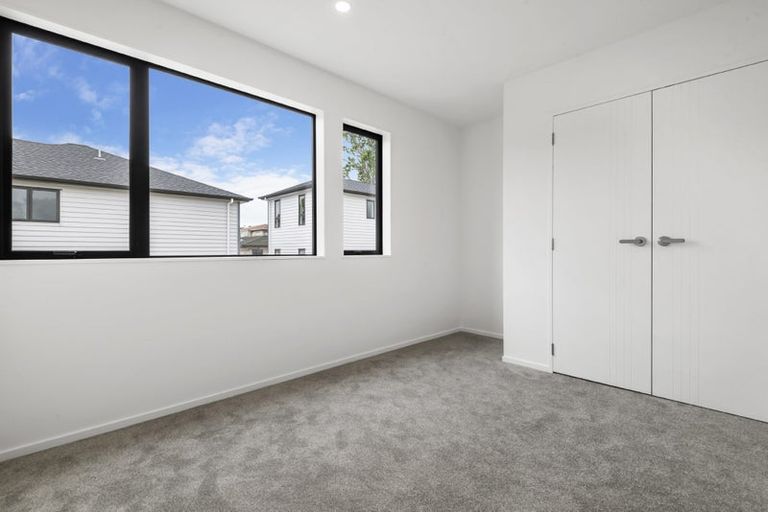 Photo of property in 94 Godley Road, Green Bay, Auckland, 0604
