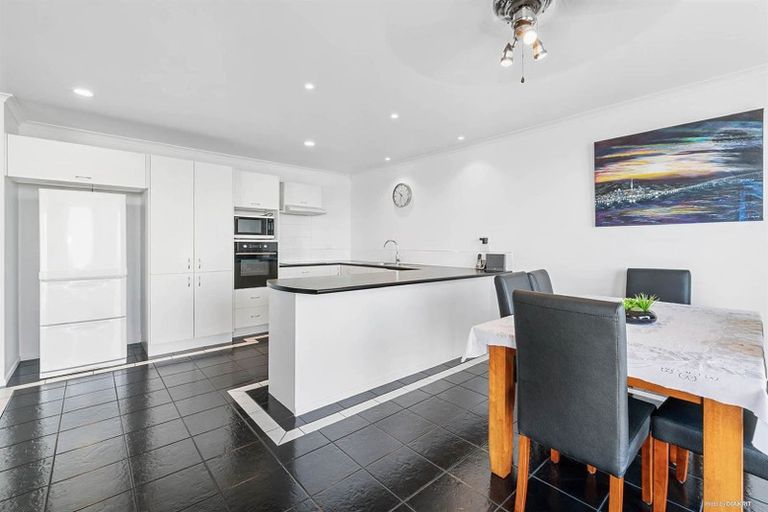 Photo of property in 30a Crispe Road, Clarks Beach, 2122