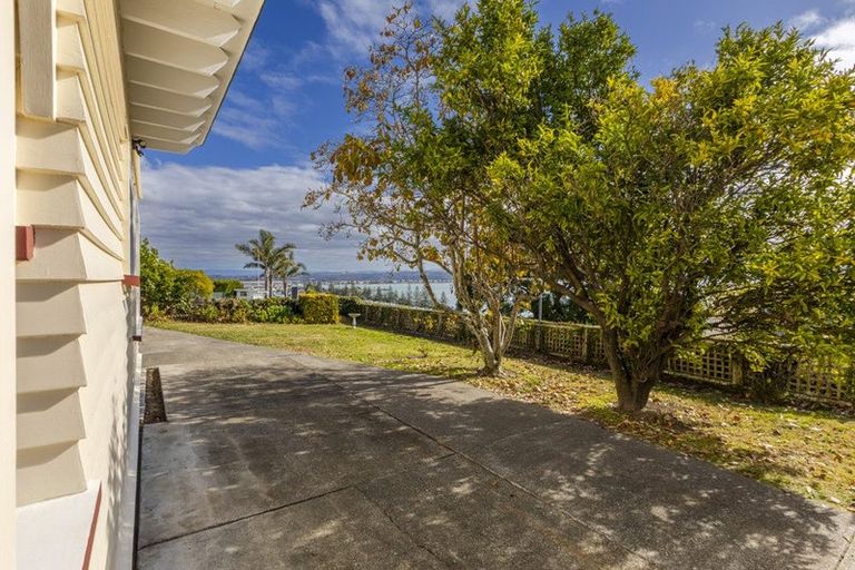 Photo of property in 33 Seapoint Road, Bluff Hill, Napier, 4110