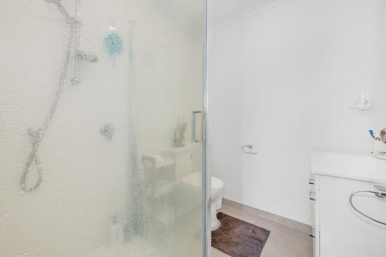 Photo of property in 9 Whareatua Avenue, Takanini, 2112