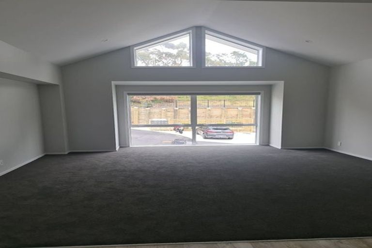 Photo of property in 2 Tai Lane, Whitby, Porirua, 5024