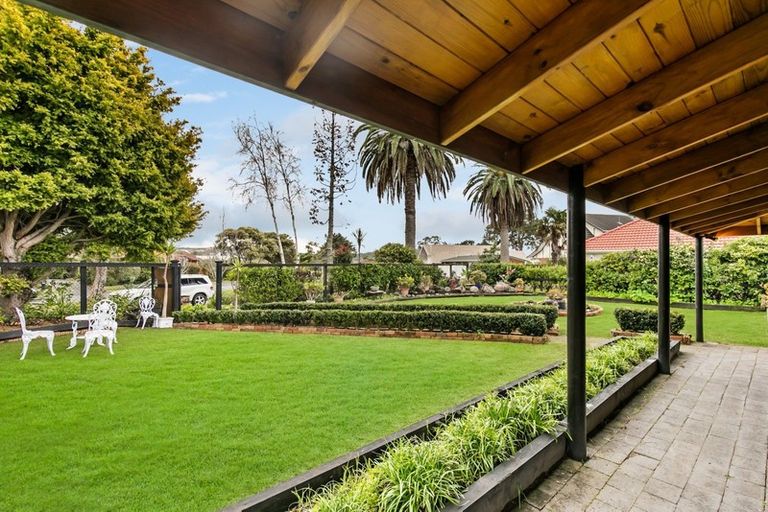 Photo of property in 17 Maygrove Drive, Orewa, 0931