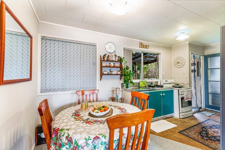 Photo of property in 62 Kamara Road, Glen Eden, Auckland, 0602