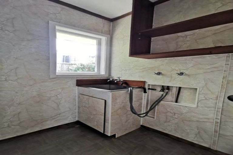 Photo of property in 7 Beaufield Lane, Te Atatu Peninsula, Auckland, 0610