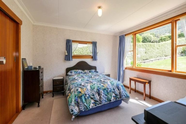 Photo of property in 9 Athol Place, Ravensbourne, Dunedin, 9022