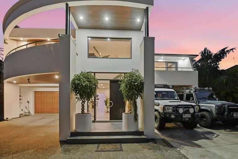 Photo of property in 22a Eastcliffe Road, Castor Bay, Auckland, 0620