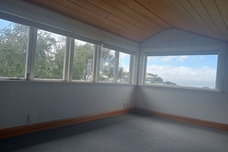 Photo of property in 25 Putnam Street, Northland, Wellington, 6012