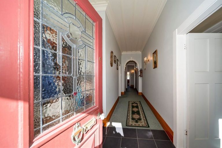 Photo of property in 237 South Road, Hawera, 4610