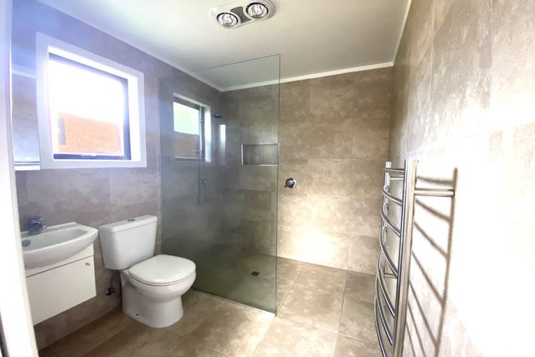 Photo of property in 35a Savoy Road, Glen Eden, Auckland, 0602