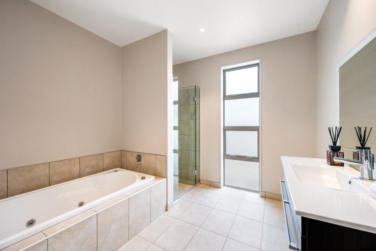 Photo of property in 10 Kelliher Drive, Wanaka, 9305