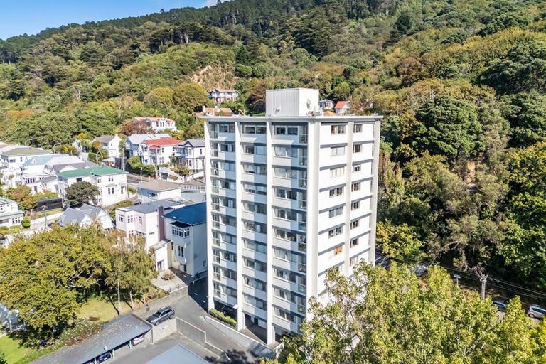 Photo of property in Grosvenor Flats, 19 Cottleville Terrace, Thorndon, Wellington, 6011