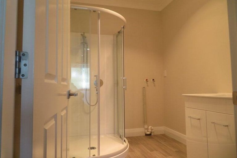 Photo of property in 24 Governor Road, Northland, Wellington, 6012