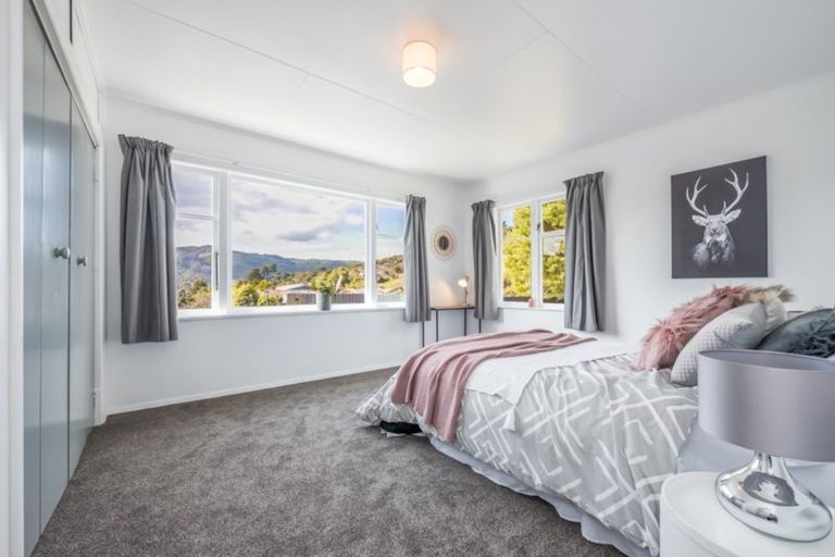 Photo of property in 15 Gardiner Grove, Wainuiomata, Lower Hutt, 5014