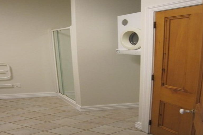 Photo of property in Endeavour Apartments, 13/125u Thorndon Quay, Pipitea, Wellington, 6011