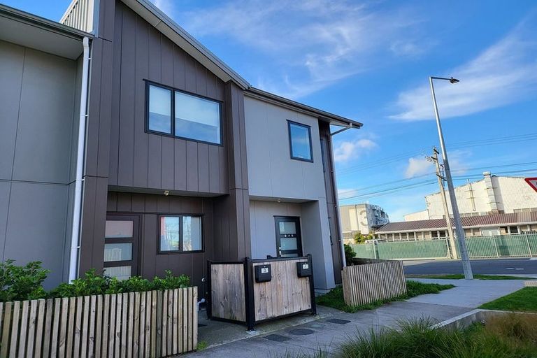 Photo of property in 1 Eileen Newey Place, Henderson, Auckland, 0612