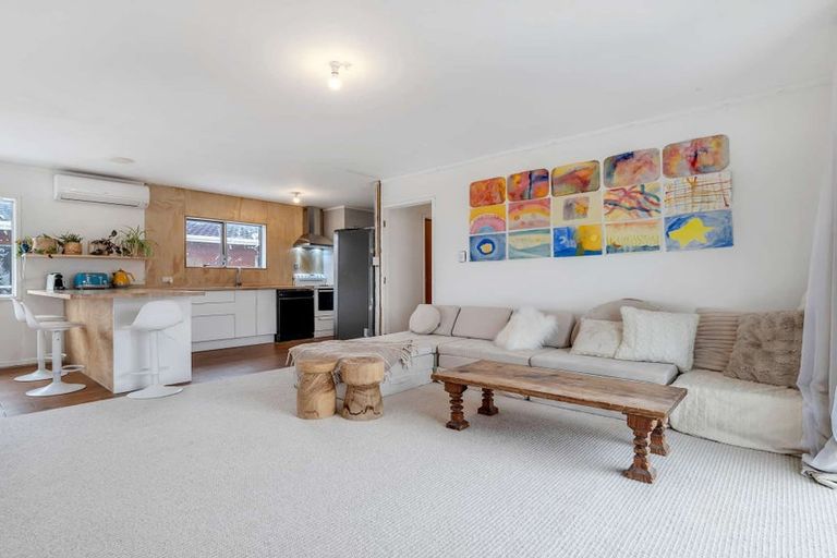Photo of property in 247 Henderson Valley Road, Henderson, Auckland, 0612