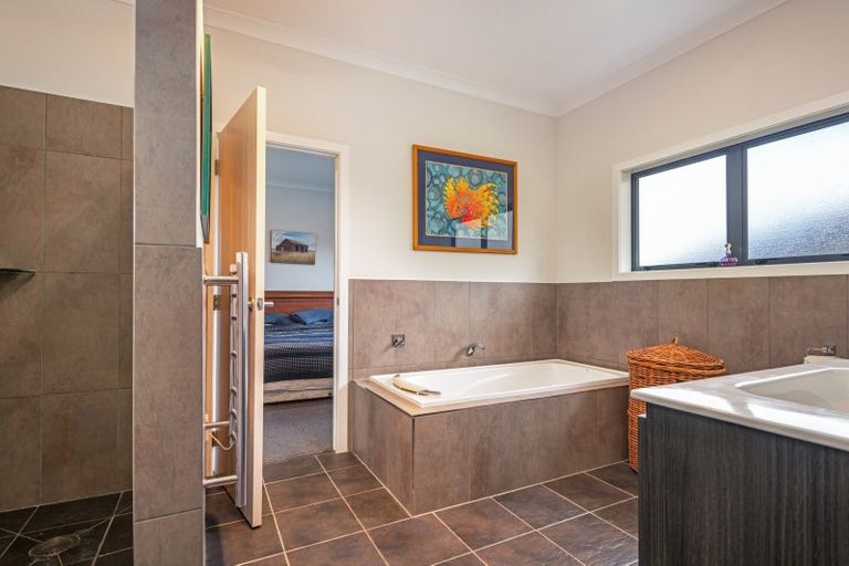Photo of property in 8 Crabapple Close, Milson, Palmerston North, 4414