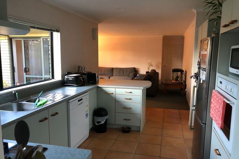 Photo of property in 91 Moyrus Crescent, East Tamaki Heights, Auckland, 2016