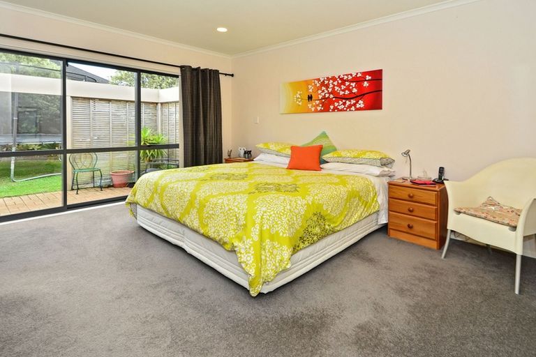 Photo of property in 56 Stranraer Crescent, Wattle Downs, Auckland, 2103