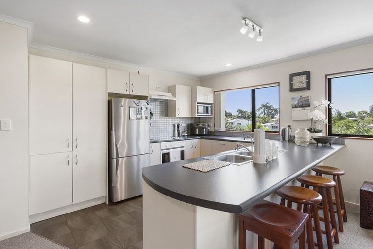 Photo of property in 70 Palmgreen Court, Stanmore Bay, Whangaparaoa, 0932
