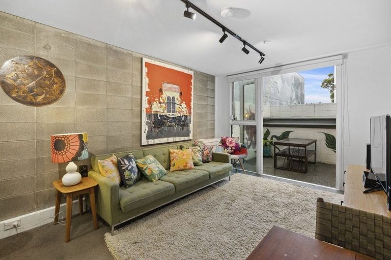 Photo of property in Canvas Apartments, 1/307 Willis Street, Te Aro, Wellington, 6011