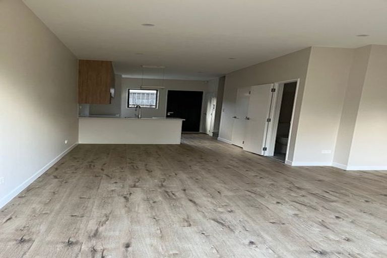 Photo of property in 6/58 Te Atatu Road, Te Atatu South, Auckland, 0610
