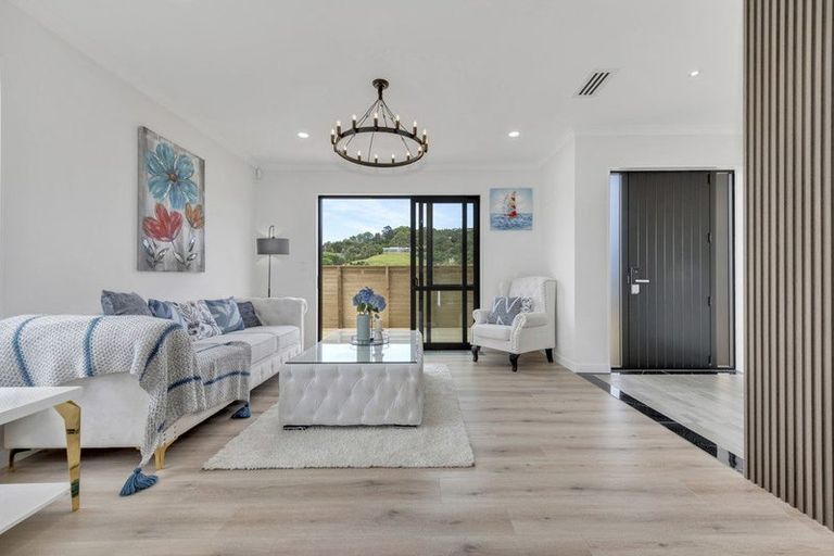 Photo of property in 2a Ballyalton Crescent, Flat Bush, 2019