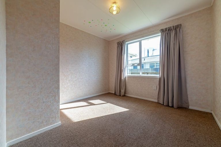 Photo of property in 18 Acacia Street, Kelvin Grove, Palmerston North, 4414